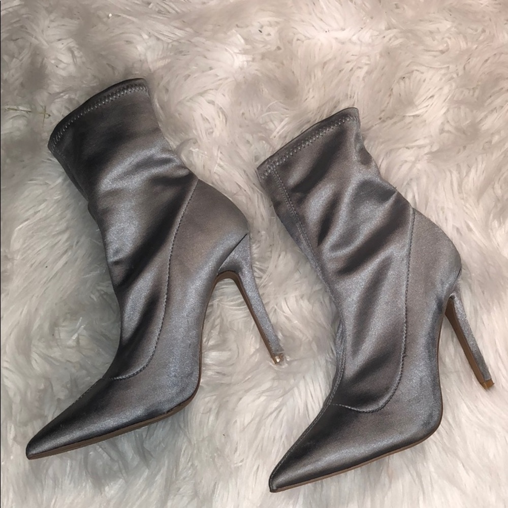 Silver heel booties 💝